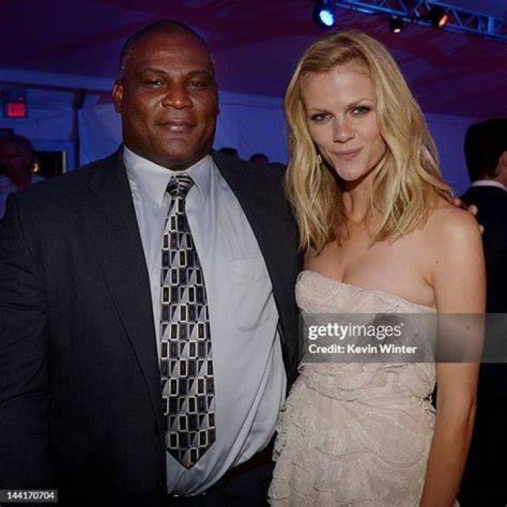 Brooklyn Decker, Gregory D. Gadson