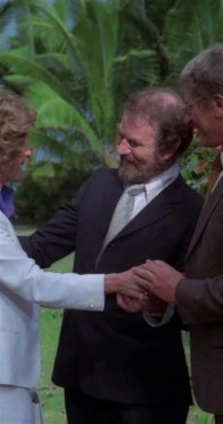 Det. Steve McGarrett / Prof. Elton Raintree