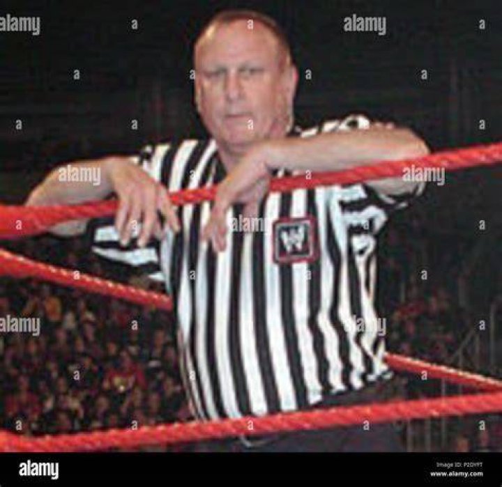 Earl Hebner - Referee / Referee / Himself