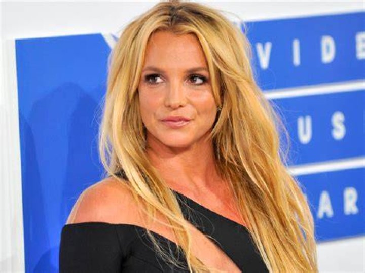 Herself - Britney's Mom