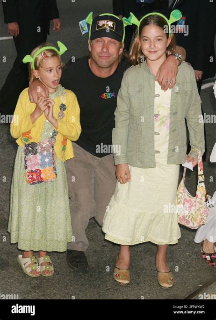 Image of Stephen Baldwin daughters Hailey Rhode and Alaia Baldwin