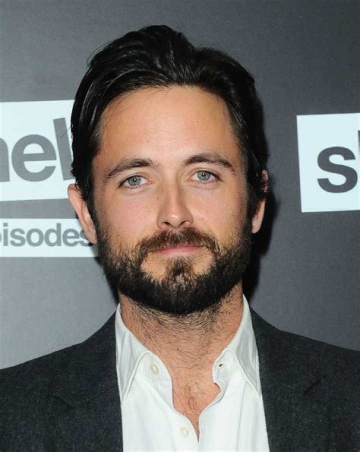 Justin Chatwin relationship status