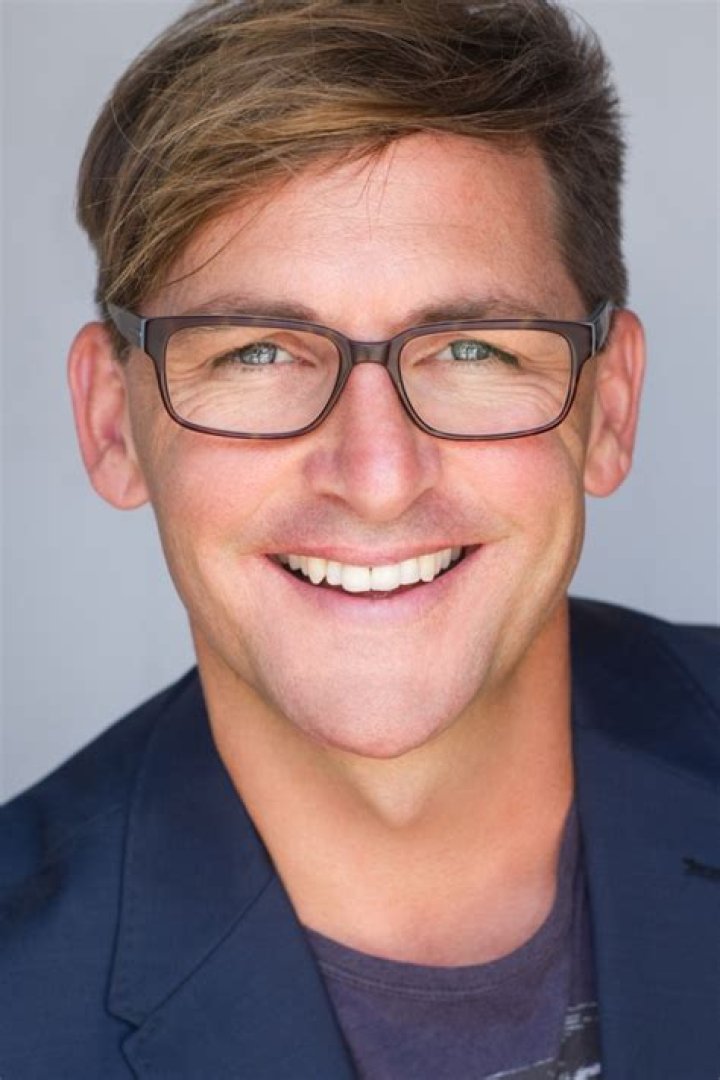 Simon Banks