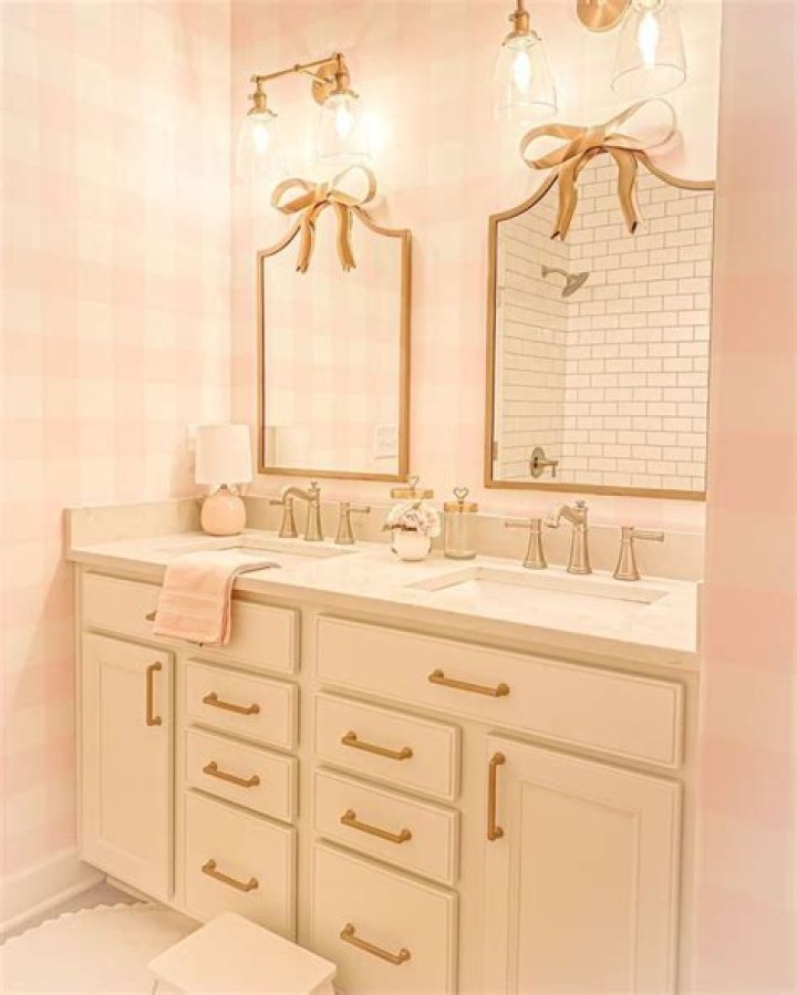 Stella and Drew bathroom December 2023